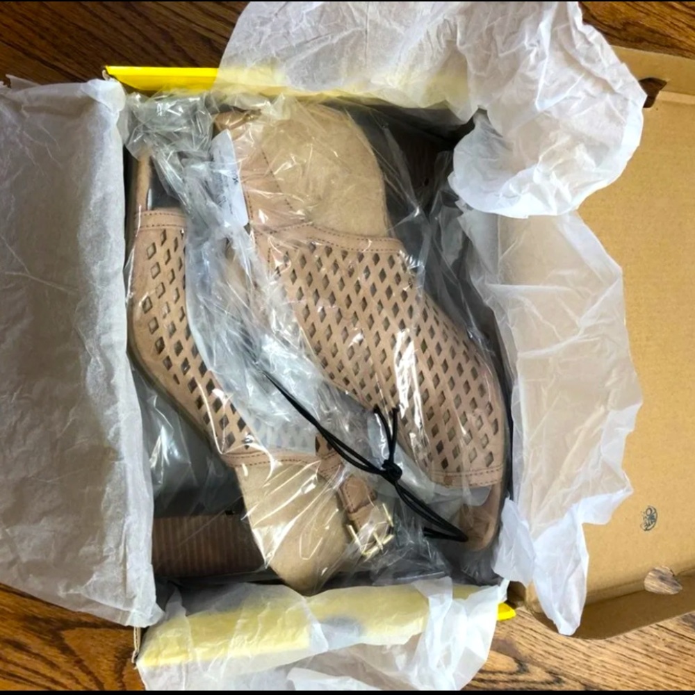 Spring Women’s Shoes - Picture 4 of 6